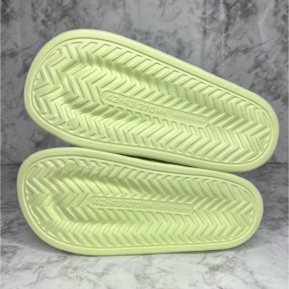 Teddy Bear Cartoon Cloud Pillow Foam Light Slip On House Slide Sandal Shoes NWOT - Picture 5 of 8